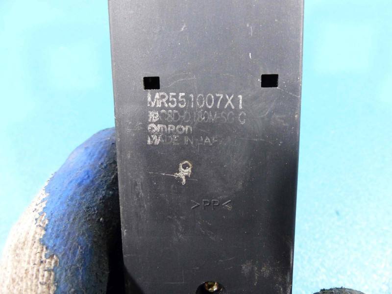 Блок кнопок склопідйомників Mitsubishi Pajero MR551007X1 — фото деталі 3