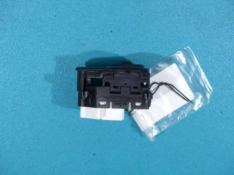 Блок кнопок склопідйомників Hyundai I40 39R480-1230 — фото деталі 3