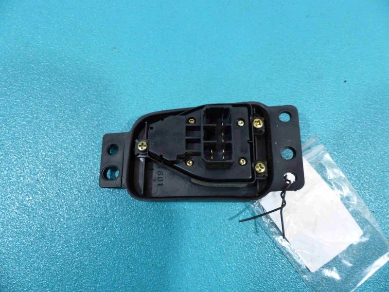 Блок кнопок стеклоподъемников Mazda Mpv LD4766600 — фото детали 3
