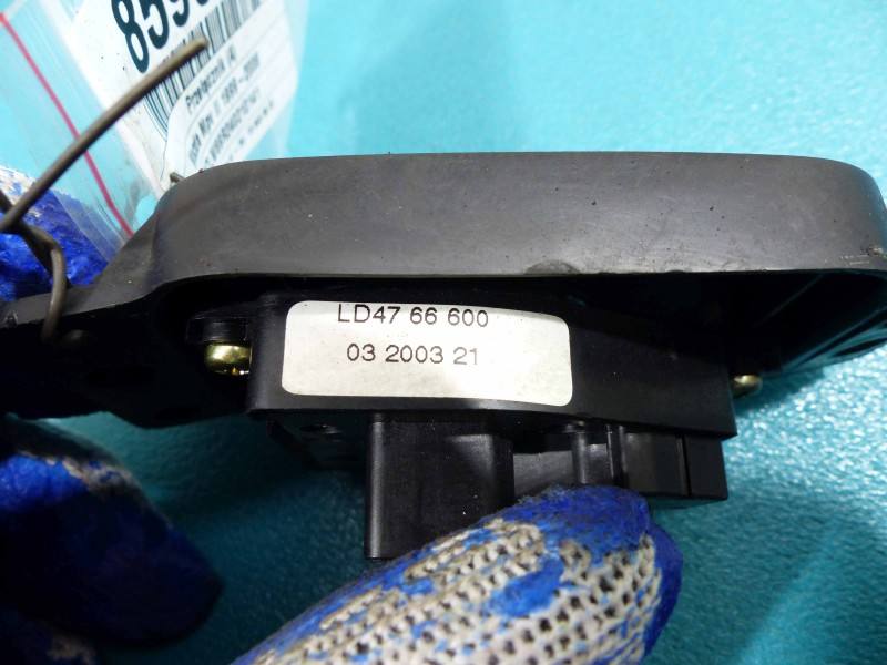 Блок кнопок стеклоподъемников Mazda Mpv LD4766600 — фото детали 4