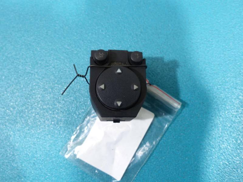 Блок кнопок склопідйомників Audi 80 B4 893959565