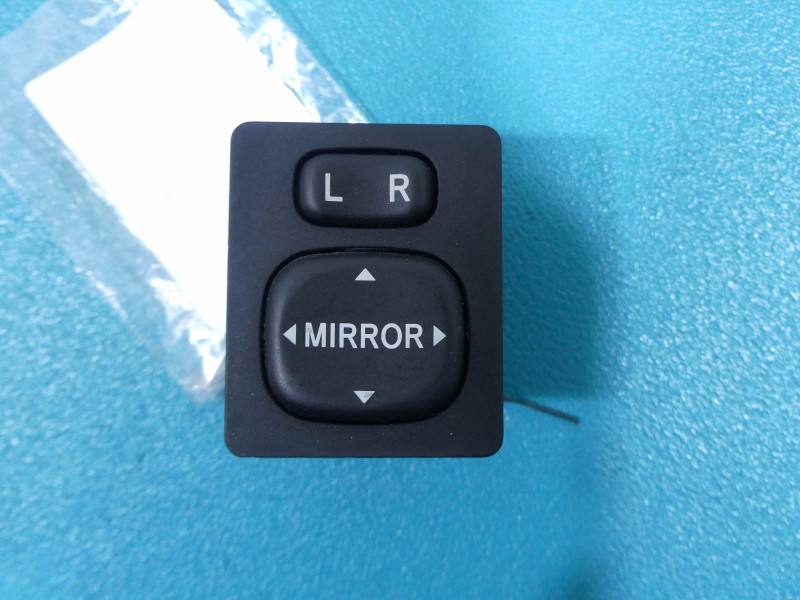 Блок кнопок склопідйомників Toyota Auris 183574