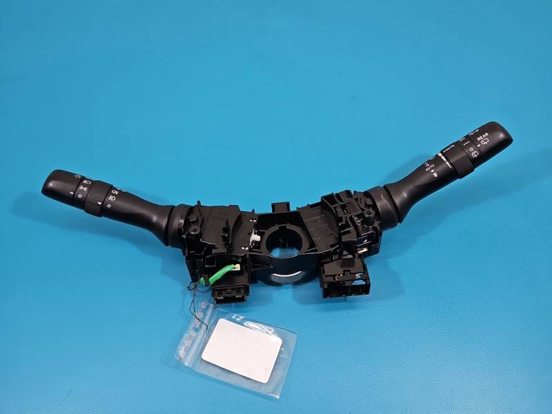Тубус підрульовий блок перемикачів Lexus CT 42111-17F534