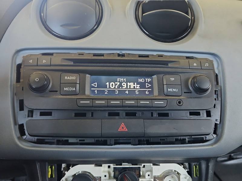 Штатна магнітола радіо Seat Ibiza 6J0035156