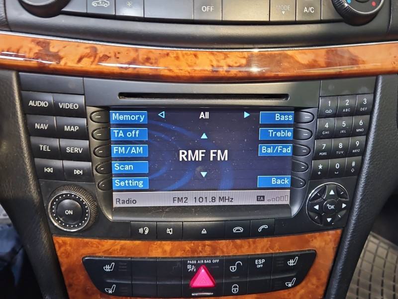 Штатна магнітола радіо Mercedes E W211 A2118204197