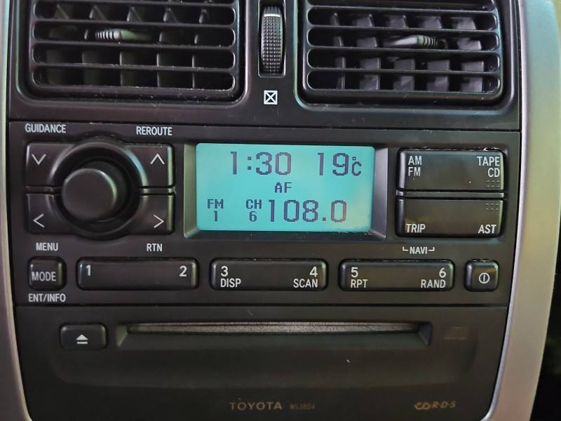 Штатна магнітола радіо Toyota Avensis T22 86110-05010