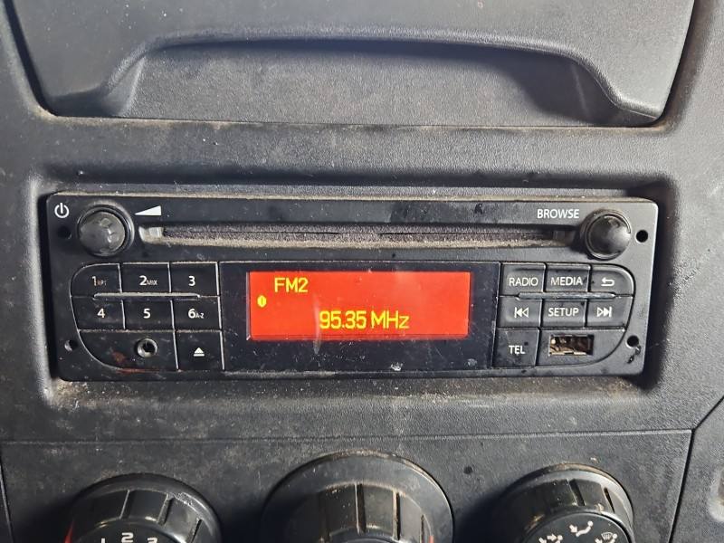 Штатна магнітола радіо Renault Master 281152296R