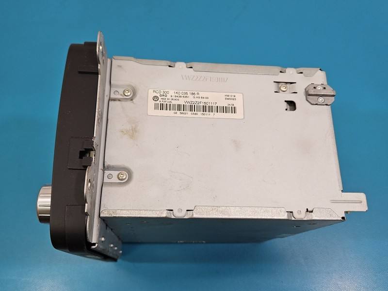 Штатна магнітола радіо Volkswagen Passat B6 1K0035186R — фото деталі 5