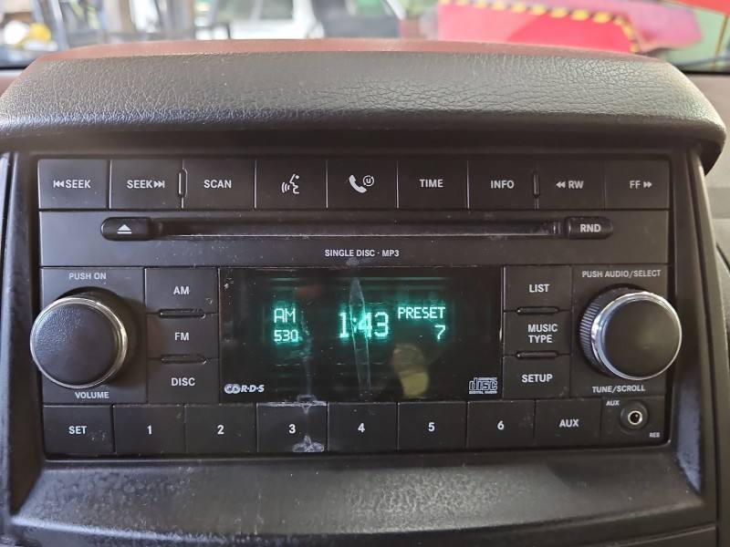 Штатна магнітола радіо Dodge Caravan P05064411AE