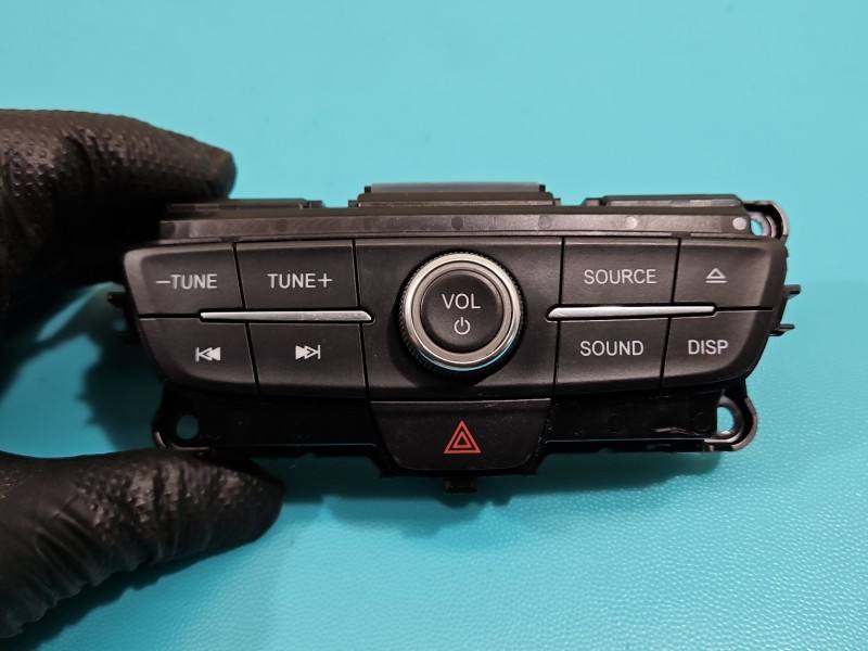 Штатна магнітола радіо Ford Focus F1BT-18C815-UAK