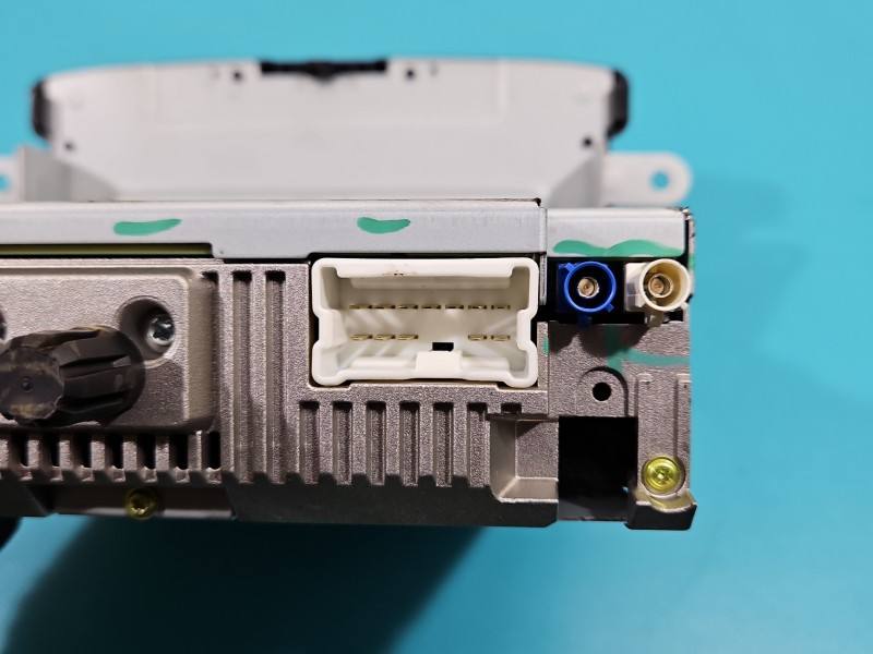 Штатная магнитола радио Dacia Sandero 281158904R — фото детали 8