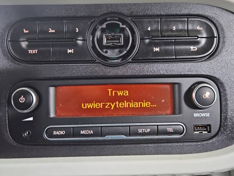 Штатная магнитола радио Renault Twingo 280218837R