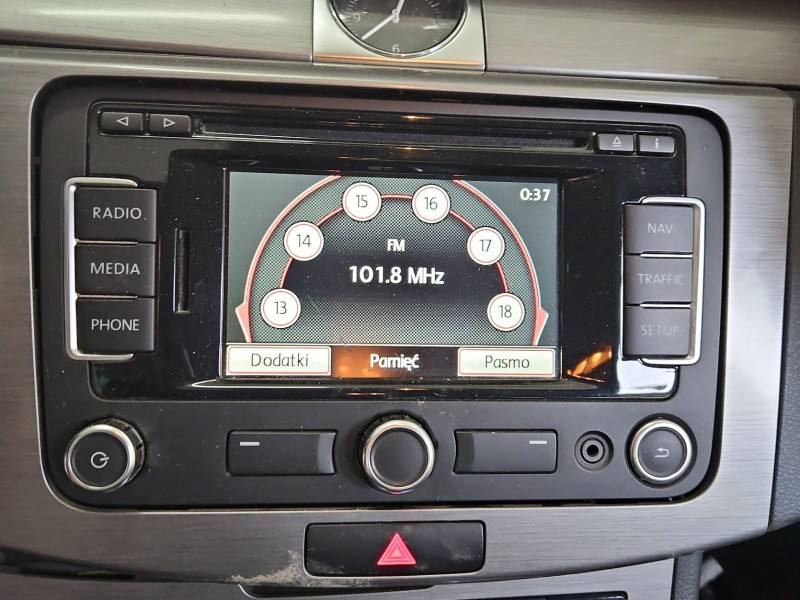Штатна магнітола радіо Volkswagen Passat B7 3C8035279
