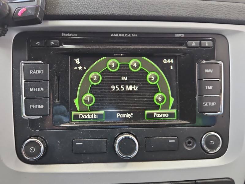 Штатна магнітола радіо Skoda Octavia 2 3T0035192B