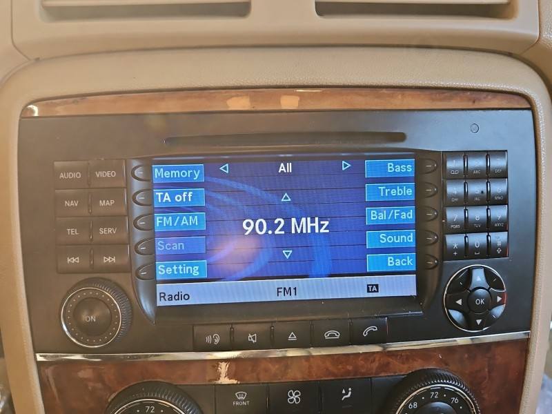 Штатна магнітола радіо Mercedes R W251