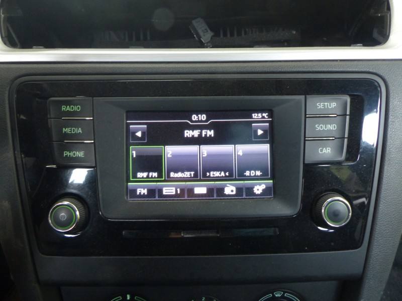 Штатна магнітола радіо Skoda Rapid 5JA035871A