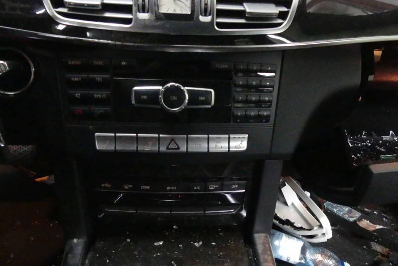 Штатна магнітола радіо Mercedes E W212 A2129002423 — фото деталі 2