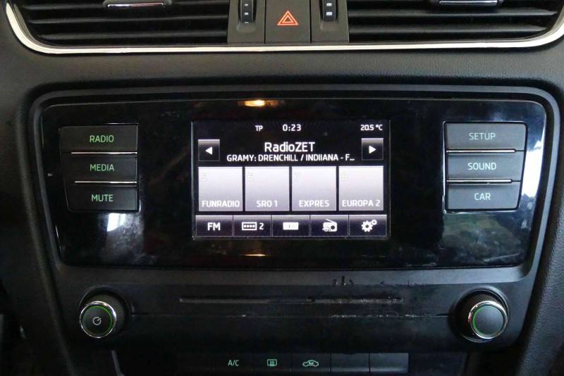 Штатна магнітола радіо Skoda Octavia 3 5E0035867A