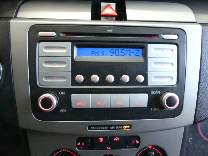 Штатна магнітола радіо Volkswagen Passat B6 1K0035161B