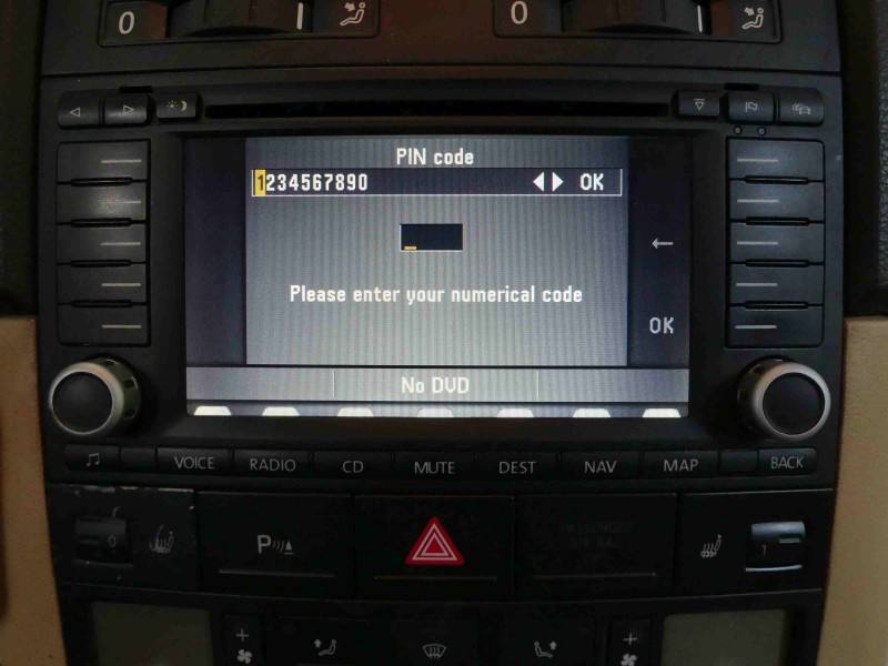 Штатна магнітола радіо Volkswagen Touareg 7L6035191Q