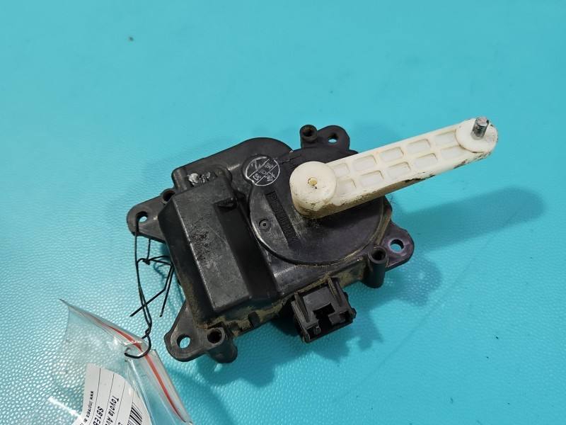 Моторчик заслінки пічки Toyota Avensis T25 067300-8680