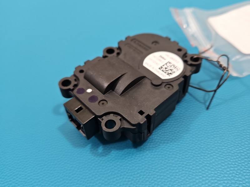 Моторчик заслонки печки BMW IX3 G08 HAL-48003-D