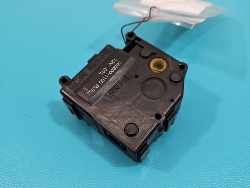 Моторчик заслінки пічки Toyota Land Cruiser 063800-1100