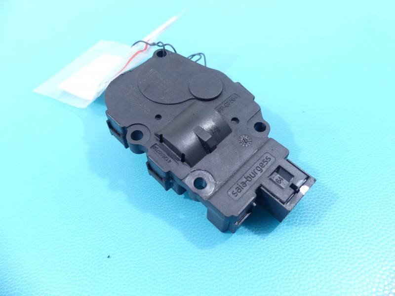 Моторчик заслінки пічки Volkswagen Touareg 16450178