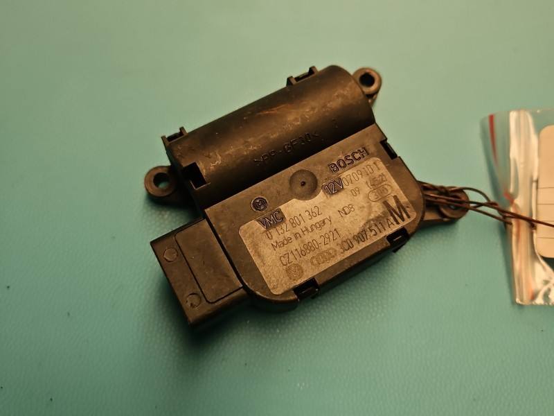 Моторчик заслінки пічки Volkswagen Passat CC 0132801362