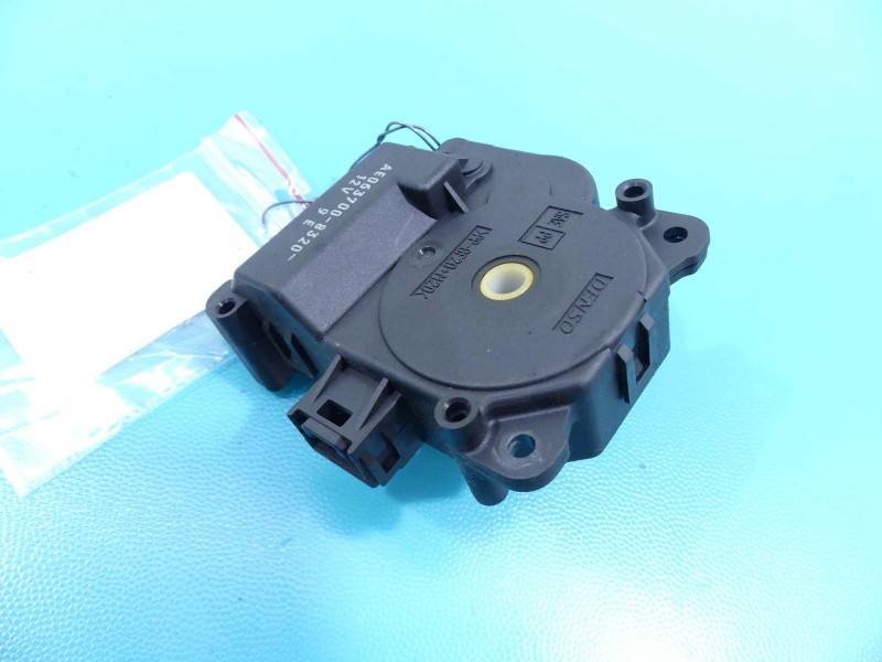 Моторчик заслінки пічки Smart Forfour AE063700-8320