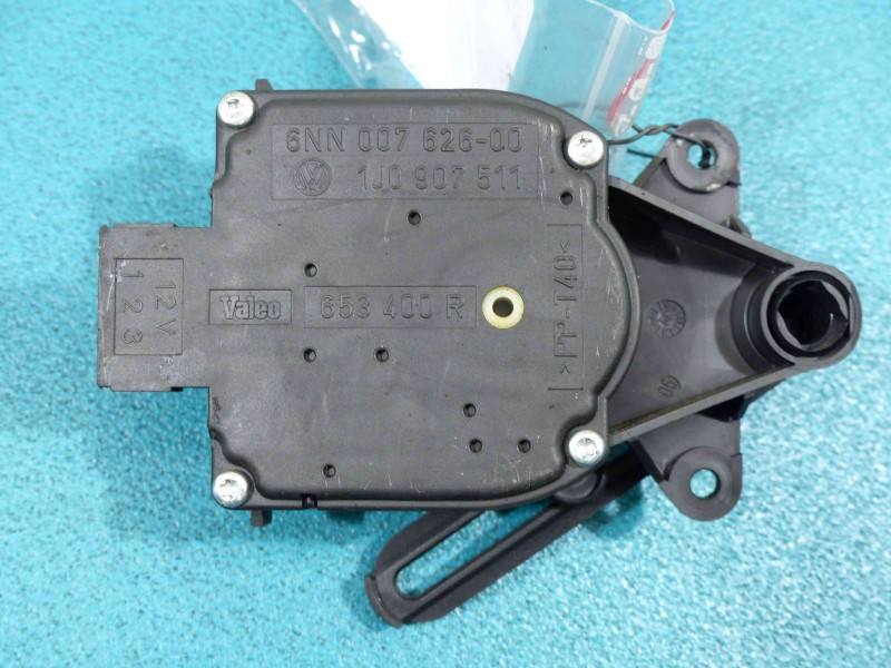 Моторчик заслінки пічки Volkswagen Golf 4 1J0907511
