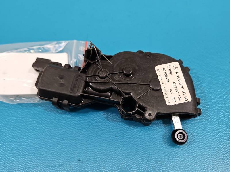 Моторчик люка Mercedes GL X166 A1666700104 — фото деталі 2
