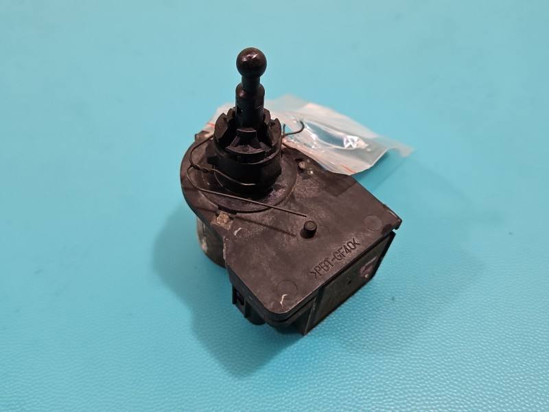 Моторчик люка Toyota Avensis T27 85691-28011
