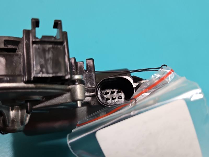 Моторчик люка Skoda Karoq 5TA827887C — фото деталі 4