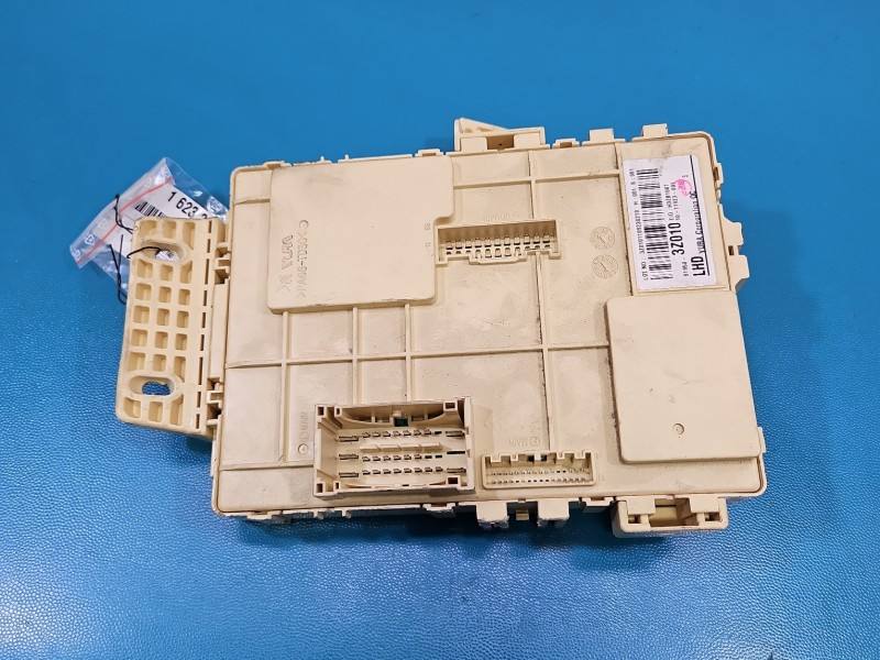 Блок предохранителей Hyundai I40 91950-3Z010 — фото детали 3