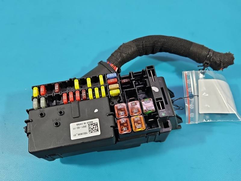 Блок предохранителей Opel Astra K 15533696