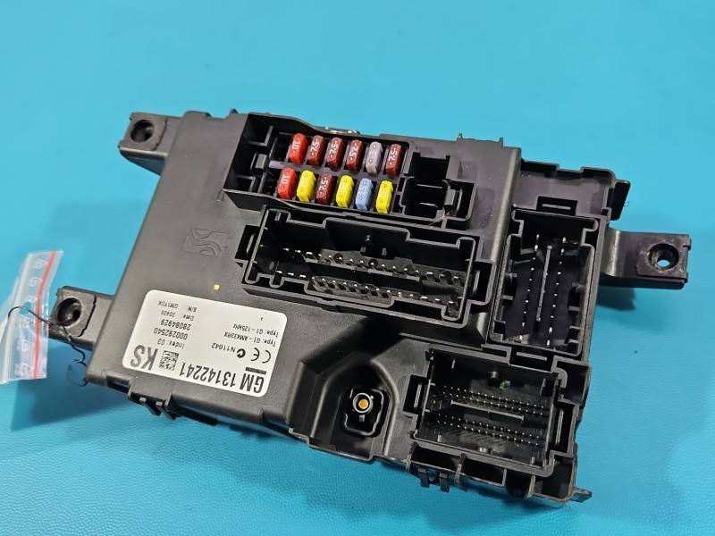 Блок запобіжників Opel Corsa D 13142241