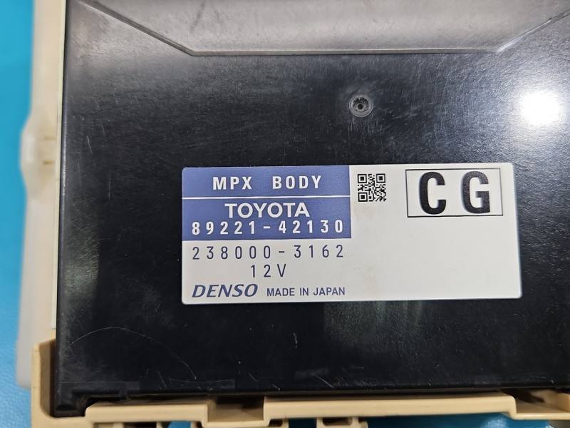 Блок предохранителей Toyota Rav4 89221-42130 — фото детали 5