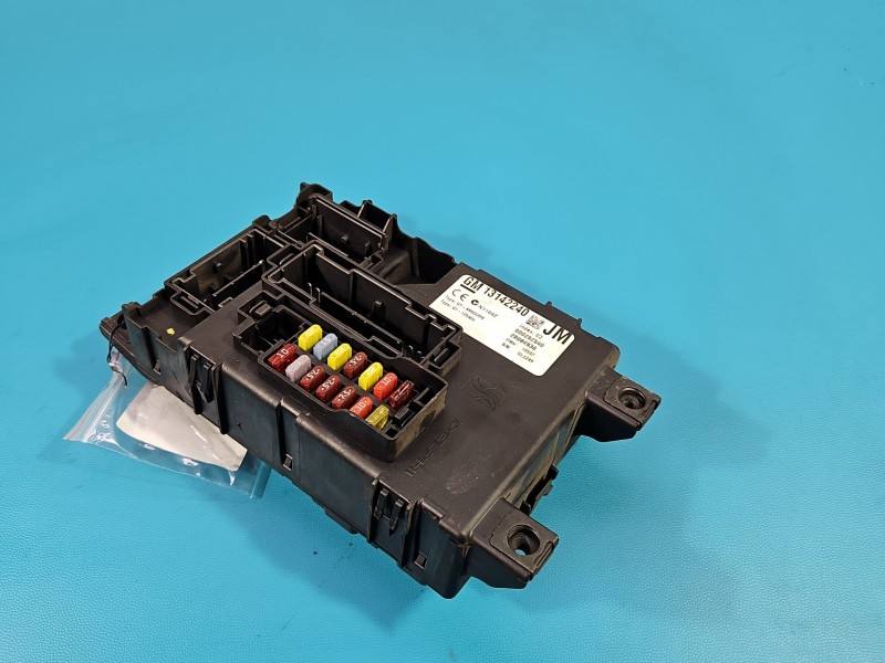 Блок запобіжників Opel Corsa D 13142240