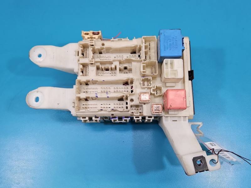 Блок предохранителей Toyota Verso 82730-0F070-C — фото детали 2
