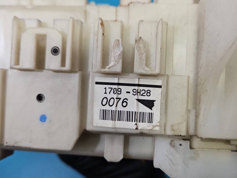 Блок предохранителей Toyota Verso 82730-0F070-C — фото детали 6