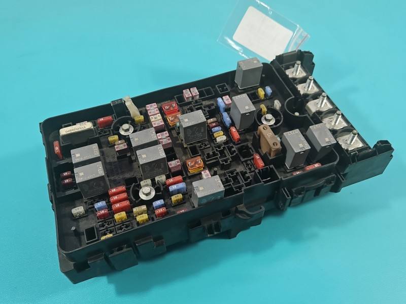 Блок предохранителей Jeep Cherokee 68193002AF