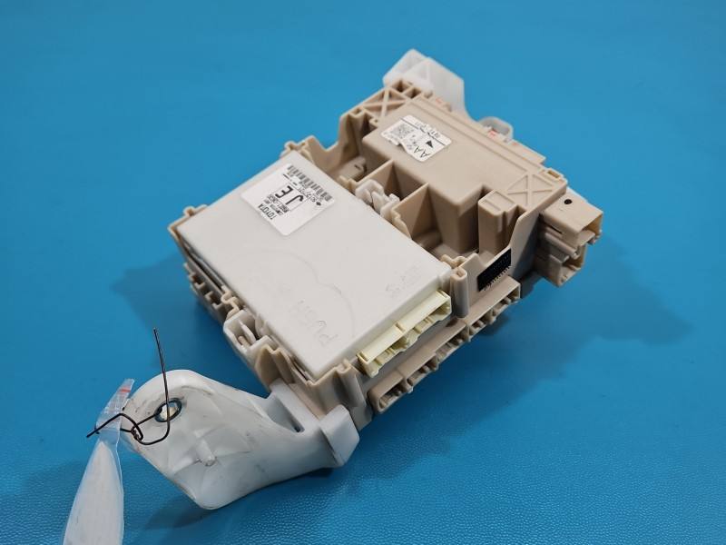 Блок предохранителей Toyota Aygo 89221-0H030