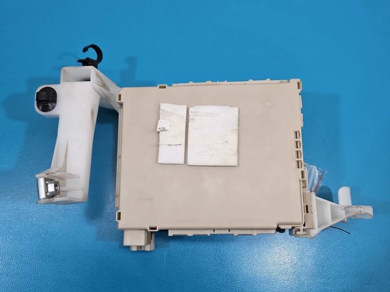 Блок предохранителей Toyota Aygo 89221-0H030 — фото детали 11