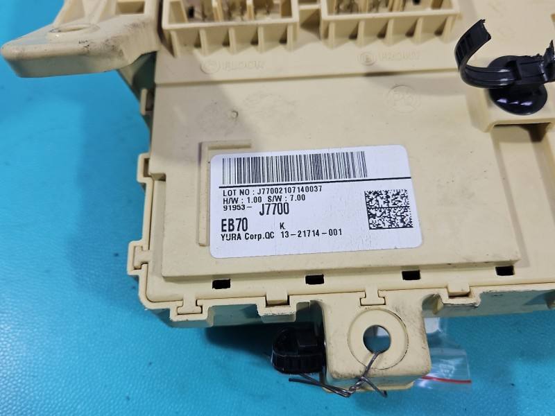 Блок предохранителей Kia Ceed 91953-J7700 — фото детали 4