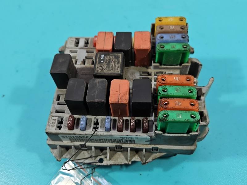 Блок запобіжників Fiat Linea 51815382