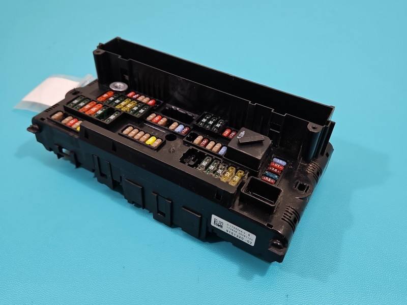 Блок предохранителей BMW 7 F01 9151320-02
