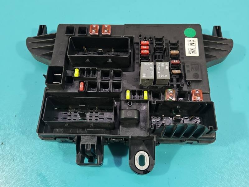 Блок запобіжників Opel Insignia 544949969