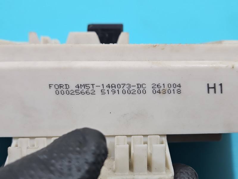 Блок запобіжників Ford Focus 4M5T14014CHF — фото деталі 3