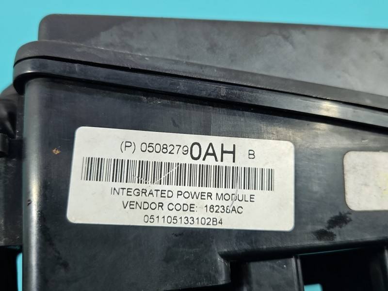 Блок запобіжників Chrysler Pacifica 05082790AH — фото деталі 9